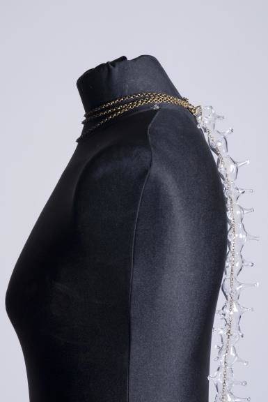 Bijoux vertébraux, 2007, verre, métal, Photographie gracieuse de l'Académie d'art et de design Bezalel Jérusalem